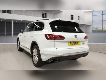 Used Volkswagen Touareg 2019 for sale - 76223426: Photo 2