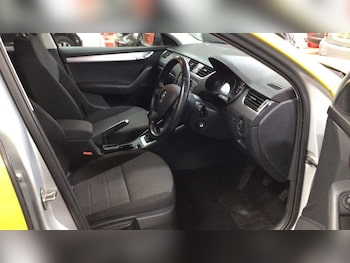 Used Skoda Octavia 2015 for sale - 76210652: Photo