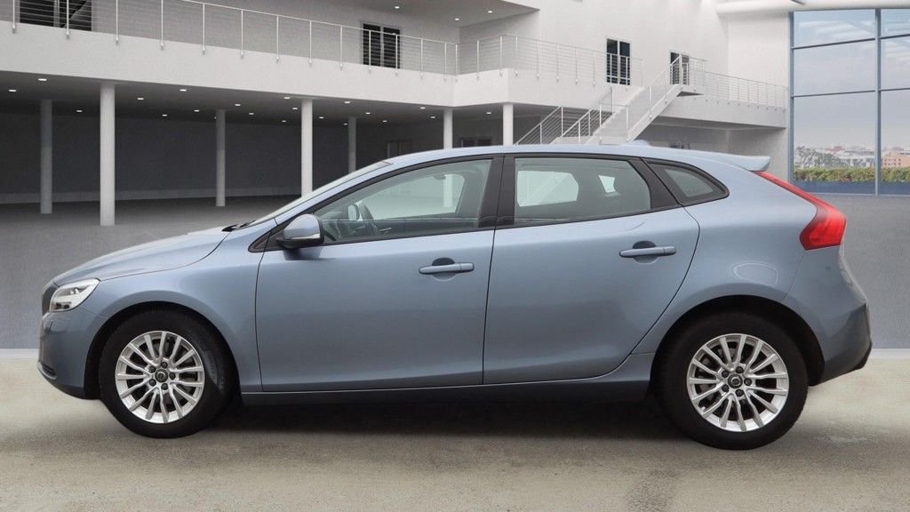 Used Volvo V40 2017 for sale - 77967206: Photo 10