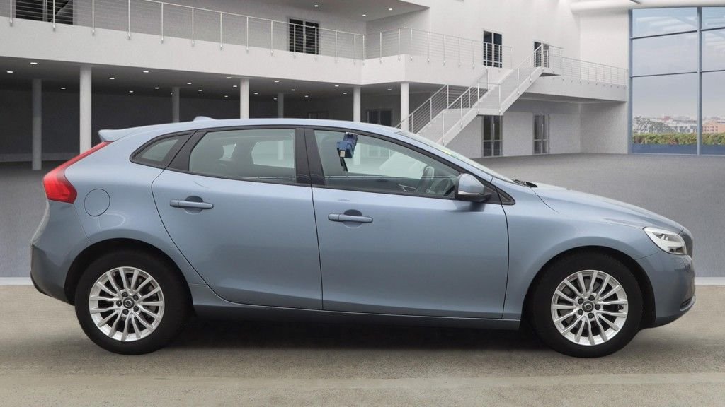 Used Volvo V40 2017 for sale - 77967206: Photo 9