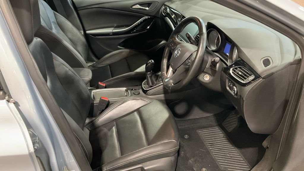 Used Vauxhall Astra 2018 for sale - 76417677: Photo 2