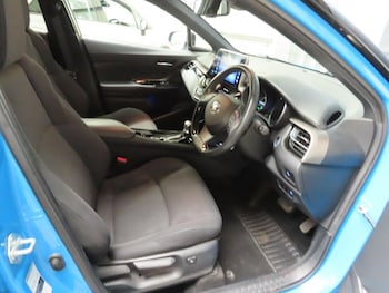 Used Toyota C-HR 2018 for sale - 78738641: Photo