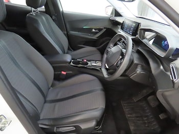 Used Peugeot 2008 2022 for sale - 78256663: Photo