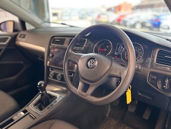 Used Volkswagen Golf 2017 for sale - 76163590: Photo 2