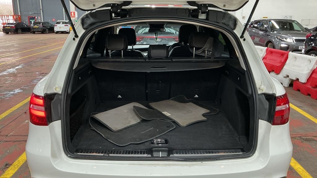 Used Mercedes-Benz GLC 2019 for sale - 77693136: Photo 11