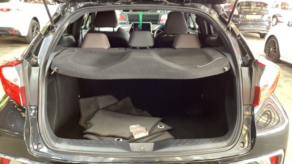 Used Toyota C-HR 2018 for sale - 76417442: Photo 12