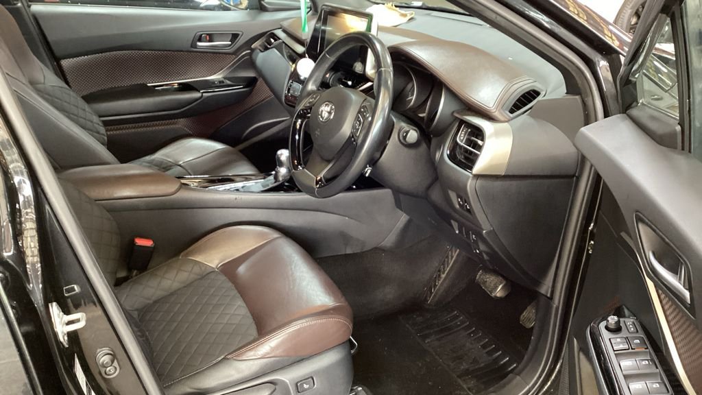 Used Toyota C-HR 2018 for sale - 76417442: Photo 2