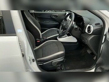 Used Hyundai i10 2023 for sale - 79450516: Photo