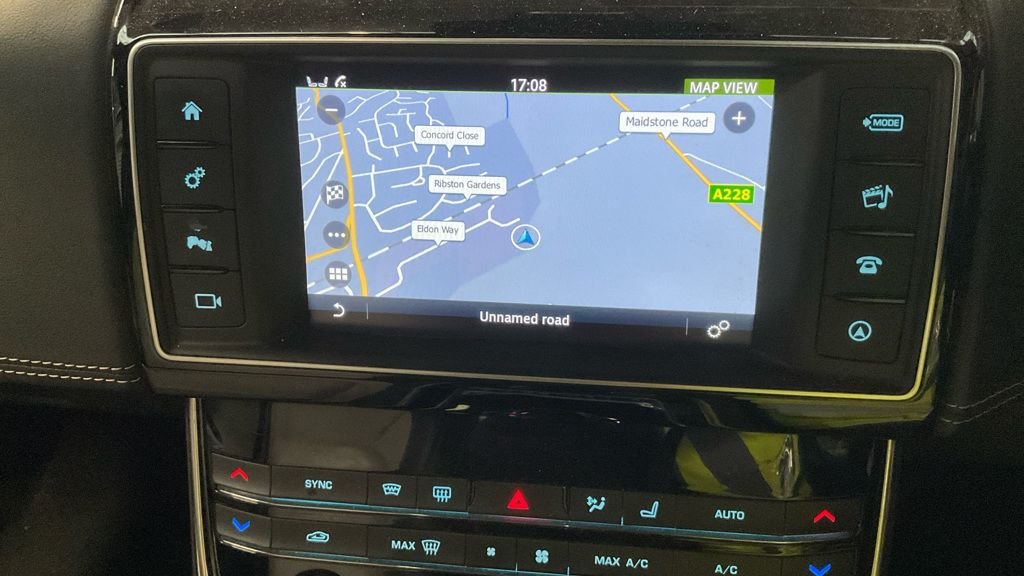 Used Jaguar XE 2015 for sale - 77967331: Photo 5