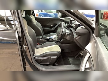 Used Peugeot E-2008 2021 for sale - 75572998: Photo