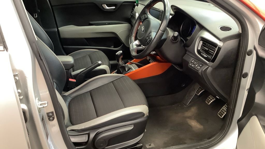 Used Kia Stonic 2018 for sale - 78111133: Photo 2