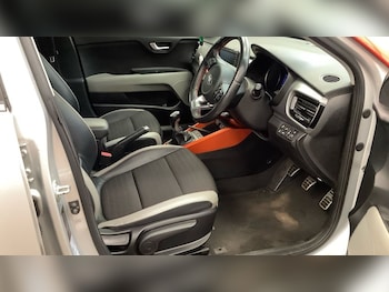 Used Kia Stonic 2018 for sale - 78111133: Photo