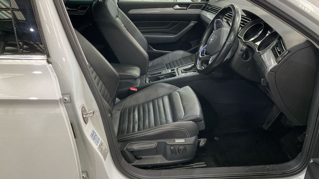 Used Volkswagen Passat 2022 for sale - 76740452: Photo 2