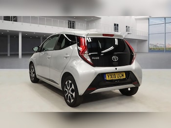 Used Toyota AYGO 2019 for sale - 76235995: Photo 2