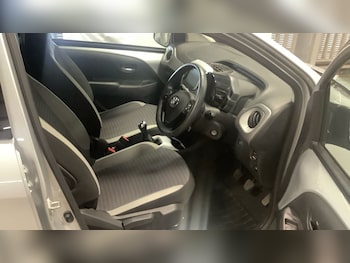 Used Toyota AYGO 2019 for sale - 76235995: Photo 3