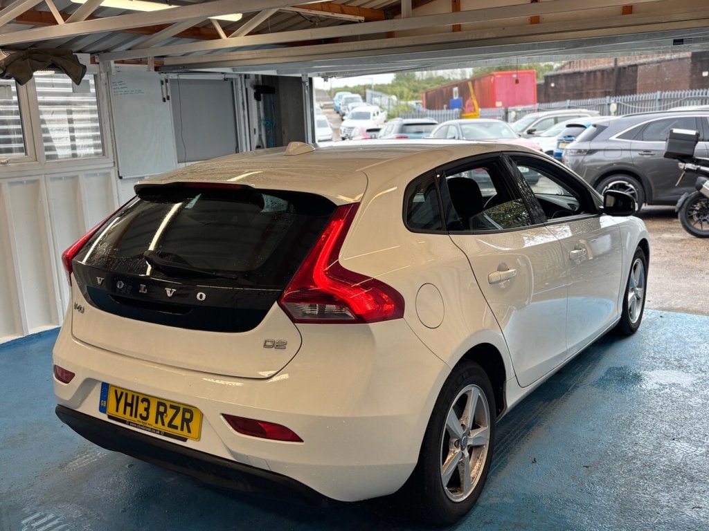 Used Volvo V40 2013 for sale - 75985937: Photo 10