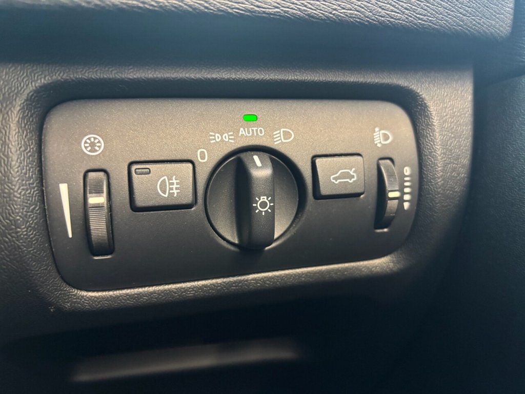 Used Volvo V40 2013 for sale - 75985937: Photo 16
