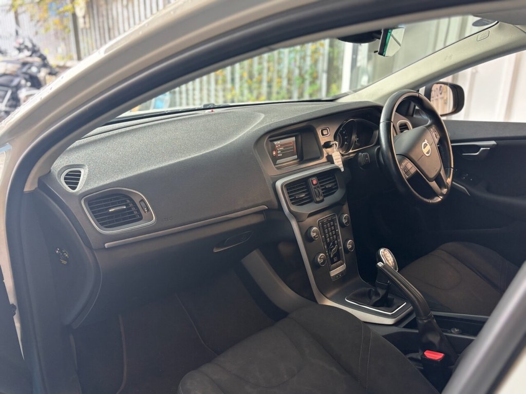 Used Volvo V40 2013 for sale - 75985937: Photo 2
