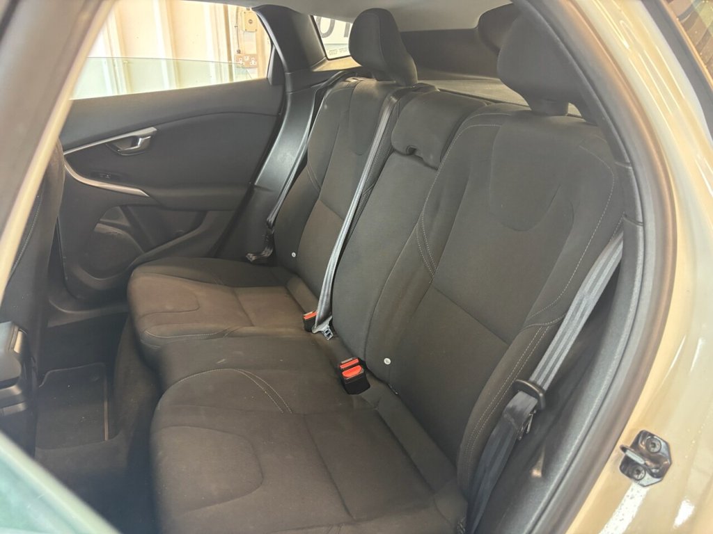 Used Volvo V40 2013 for sale - 75985937: Photo 20