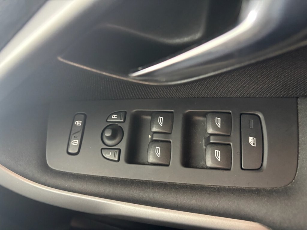 Used Volvo V40 2013 for sale - 75985937: Photo 23