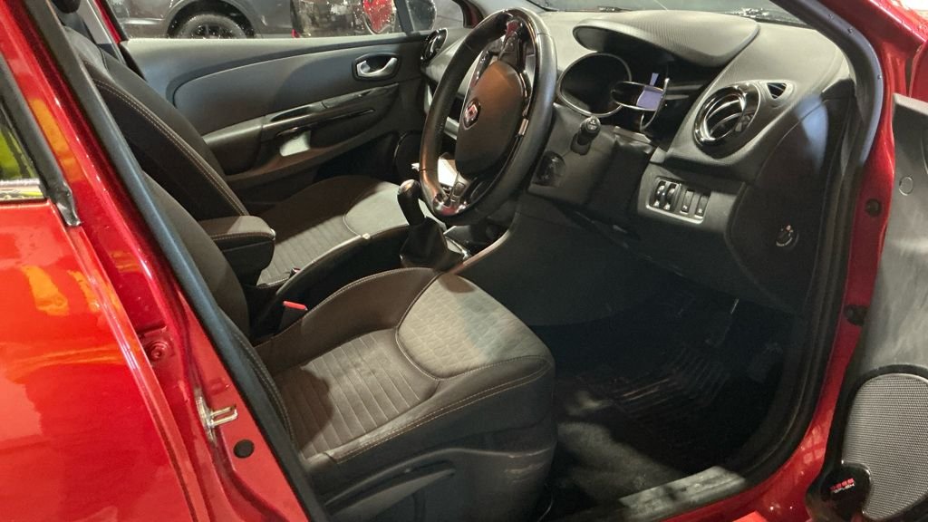 Used Renault Clio 2015 for sale - 77276224: Photo 2