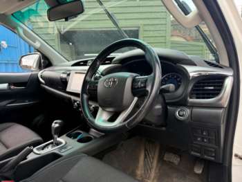 Used Toyota Hilux 2018 for sale - 74930325: Photo