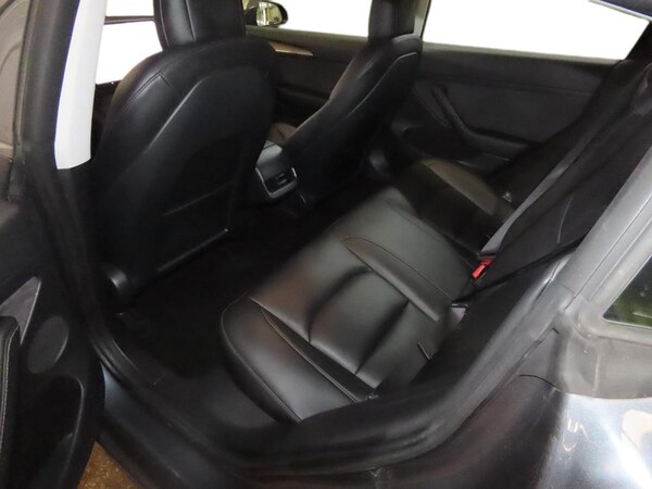 Used Tesla Model 3 2021 for sale - 76310107: Photo 9