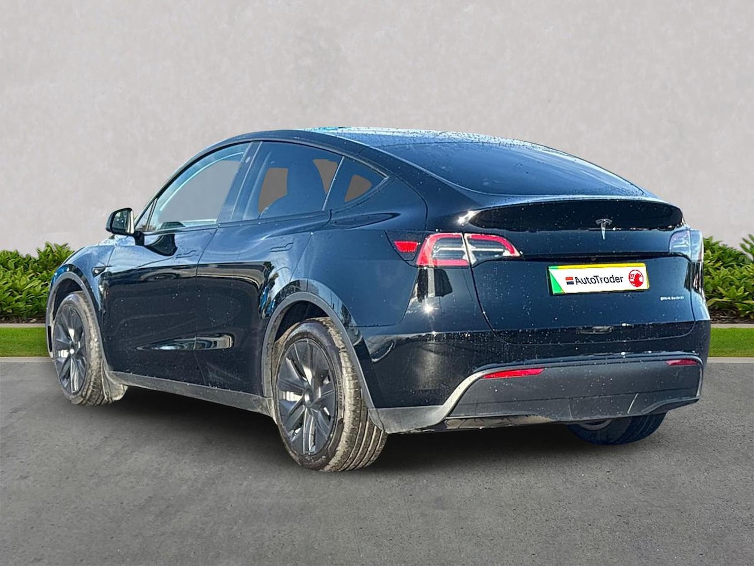 Used Tesla Model Y 2024 for sale - 76182503: Photo 2