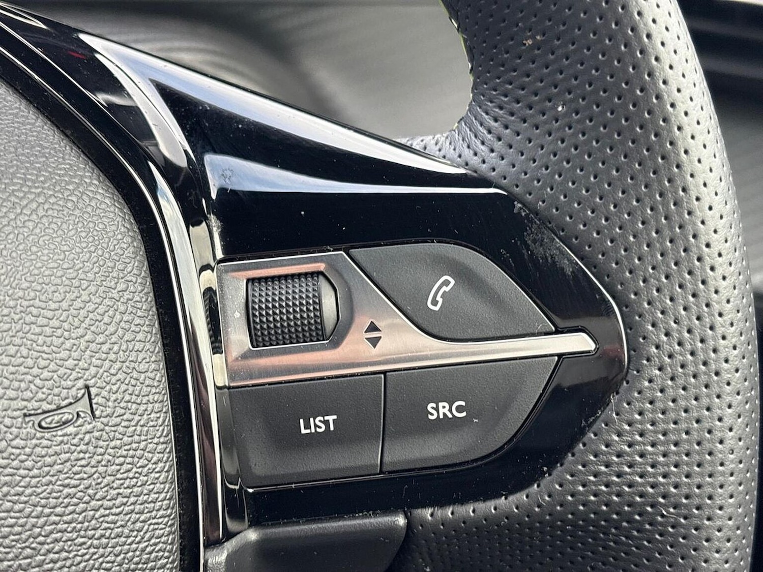 Used Peugeot 2008 2024 for sale - 76809398: Photo 27