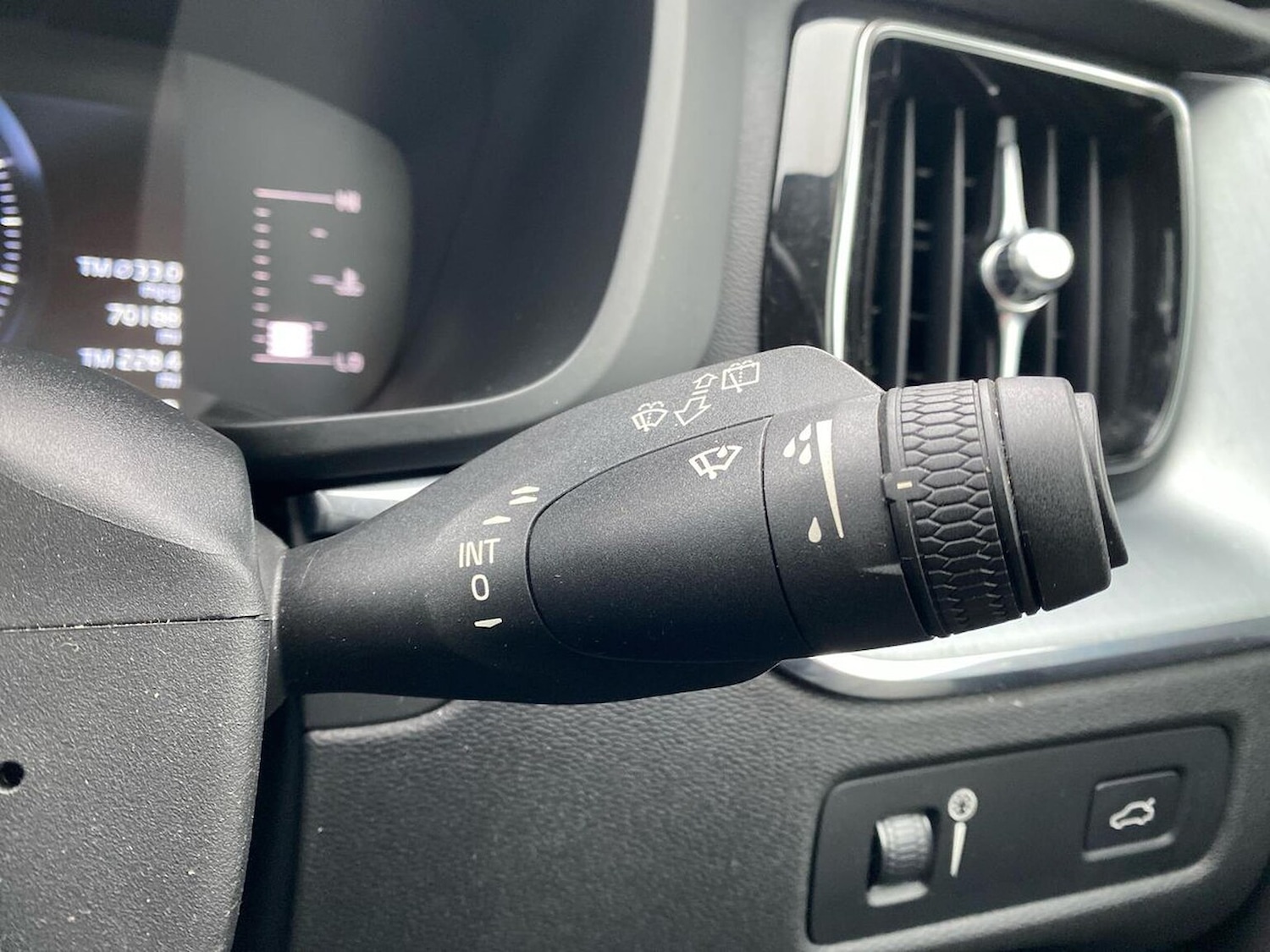 Used Volvo XC60 2018 for sale - 76799431: Photo 29