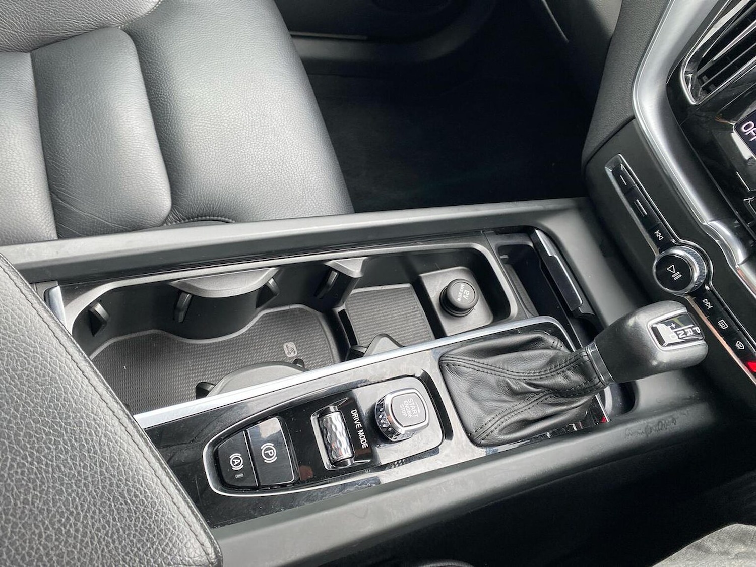 Used Volvo XC60 2018 for sale - 76799431: Photo 44