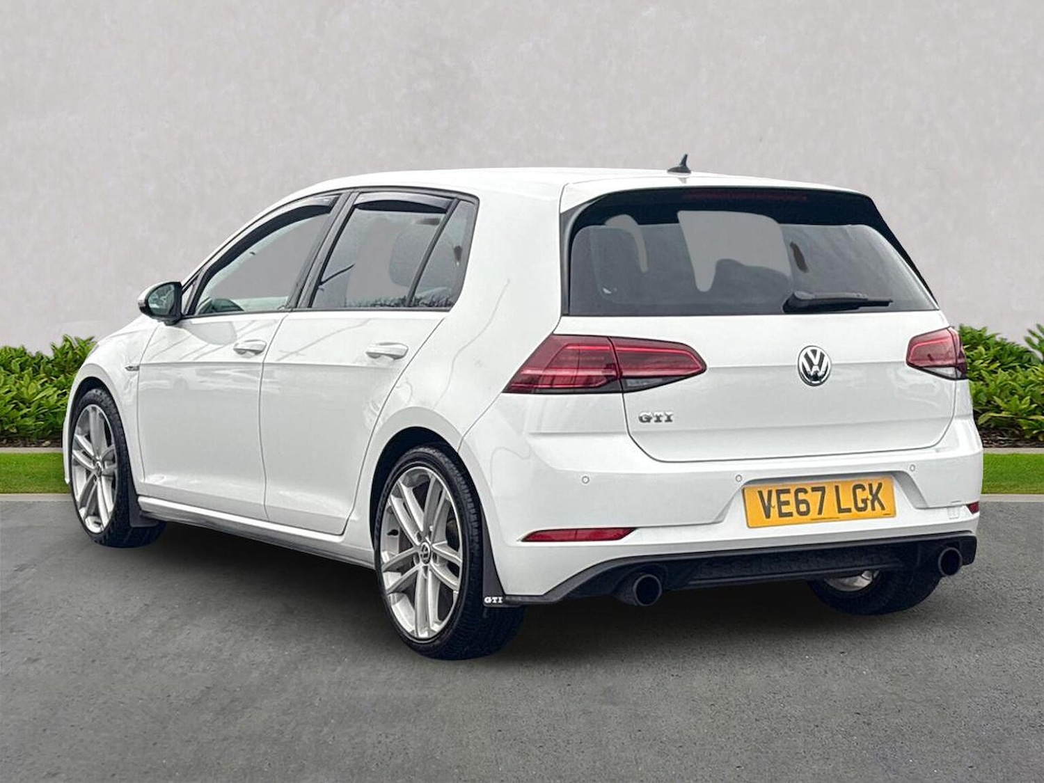 Used Volkswagen Golf 2017 for sale - 76763451: Photo 2