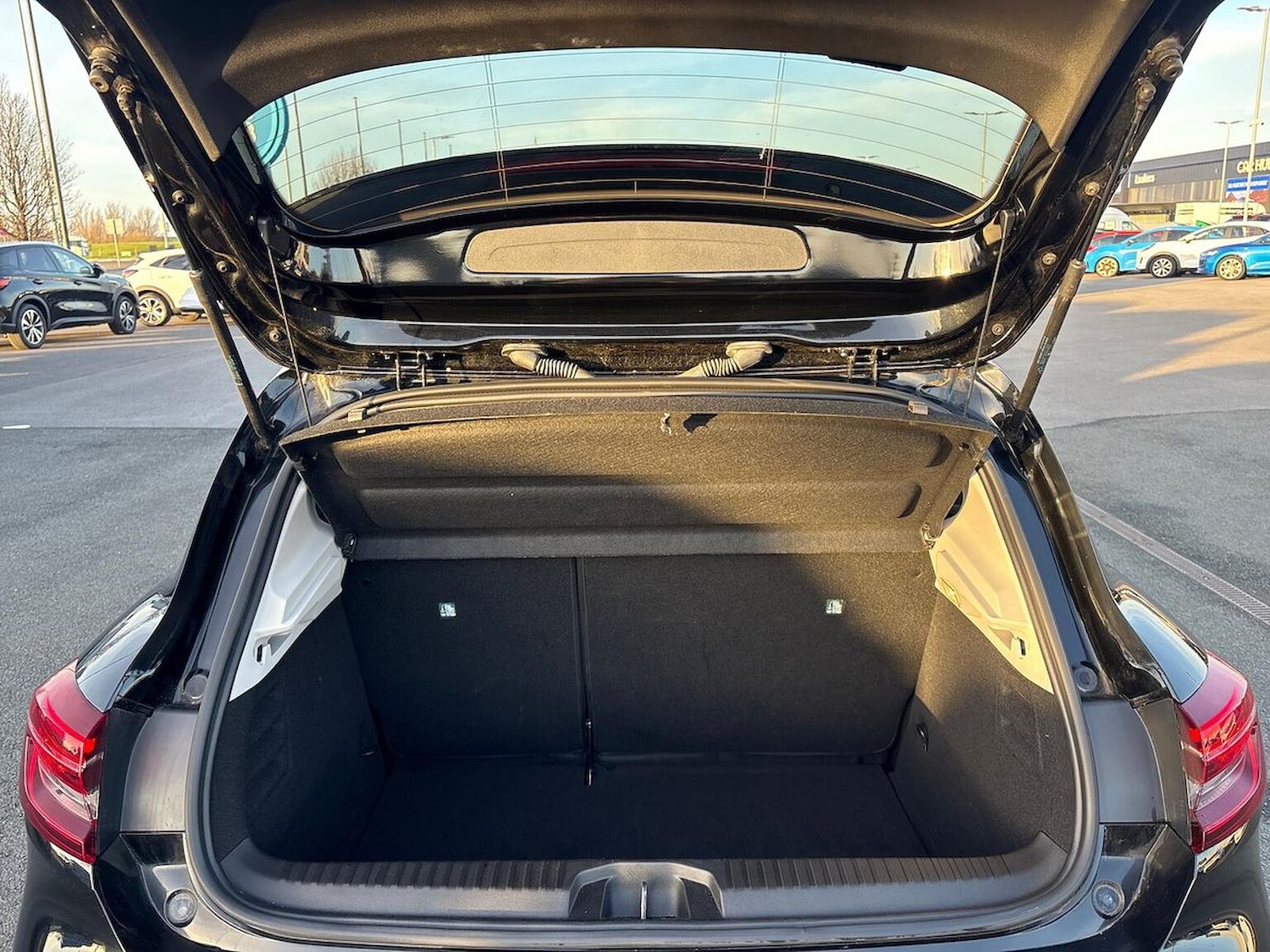 Used Renault Clio 2020 for sale - 76931627: Photo 17