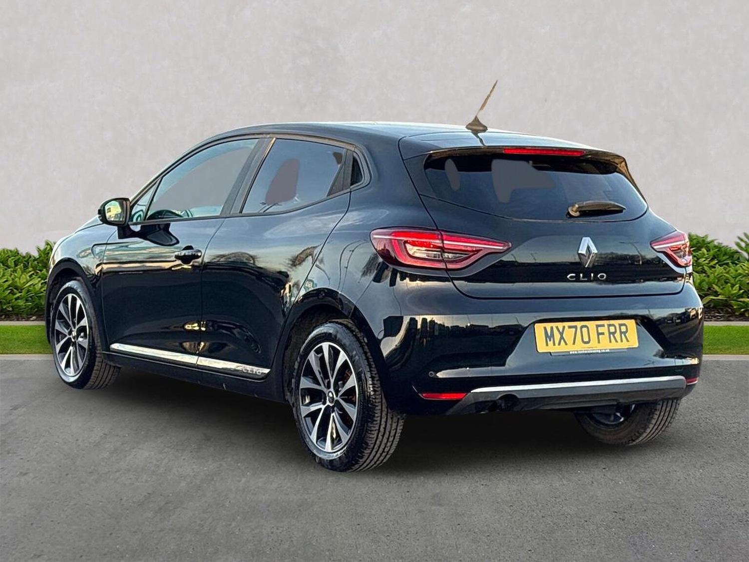 Used Renault Clio 2020 for sale - 76931627: Photo 2