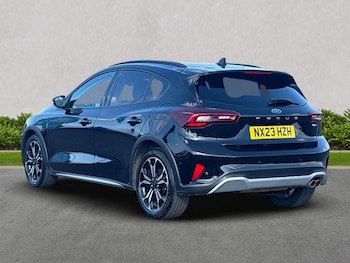 Used Ford Focus 2023 for sale - 76127135: Photo 2