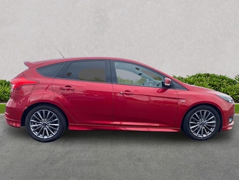 Used Ford Focus 2017 for sale - 76331089: Photo 3