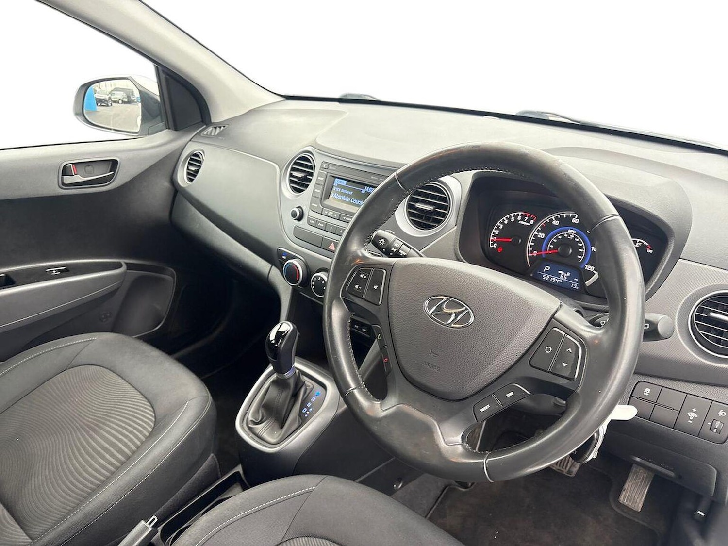 Used Hyundai i10 2018 for sale - 76770105: Photo 14