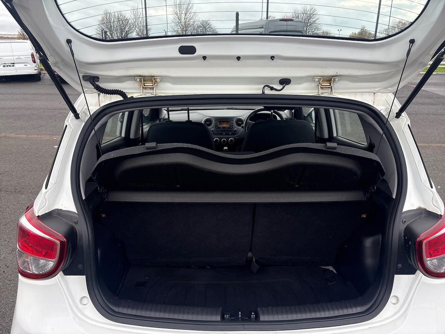 Used Hyundai i10 2018 for sale - 76770105: Photo 16