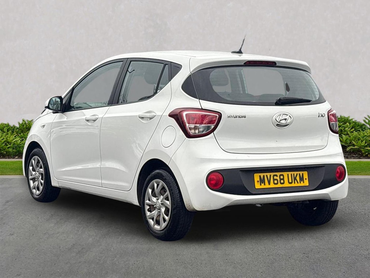 Used Hyundai i10 2018 for sale - 76770105: Photo 2