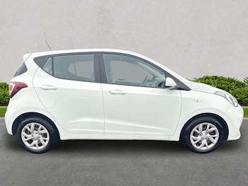 Used Hyundai i10 2018 for sale - 76770105: Photo
