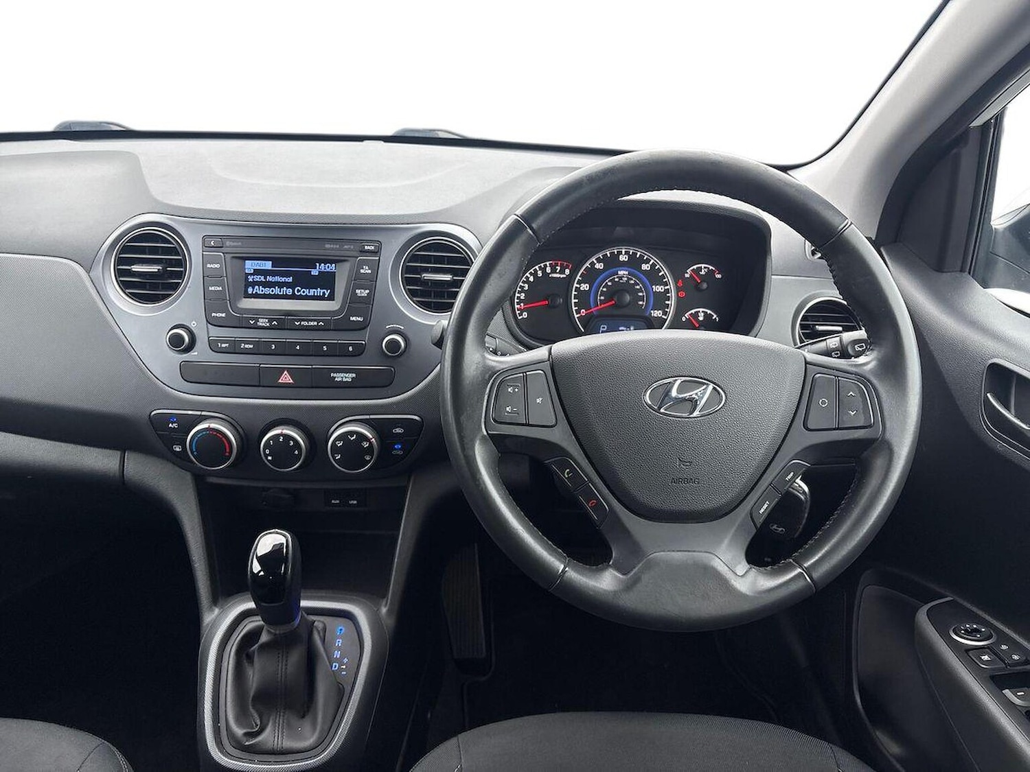 Used Hyundai i10 2018 for sale - 76770105: Photo 9