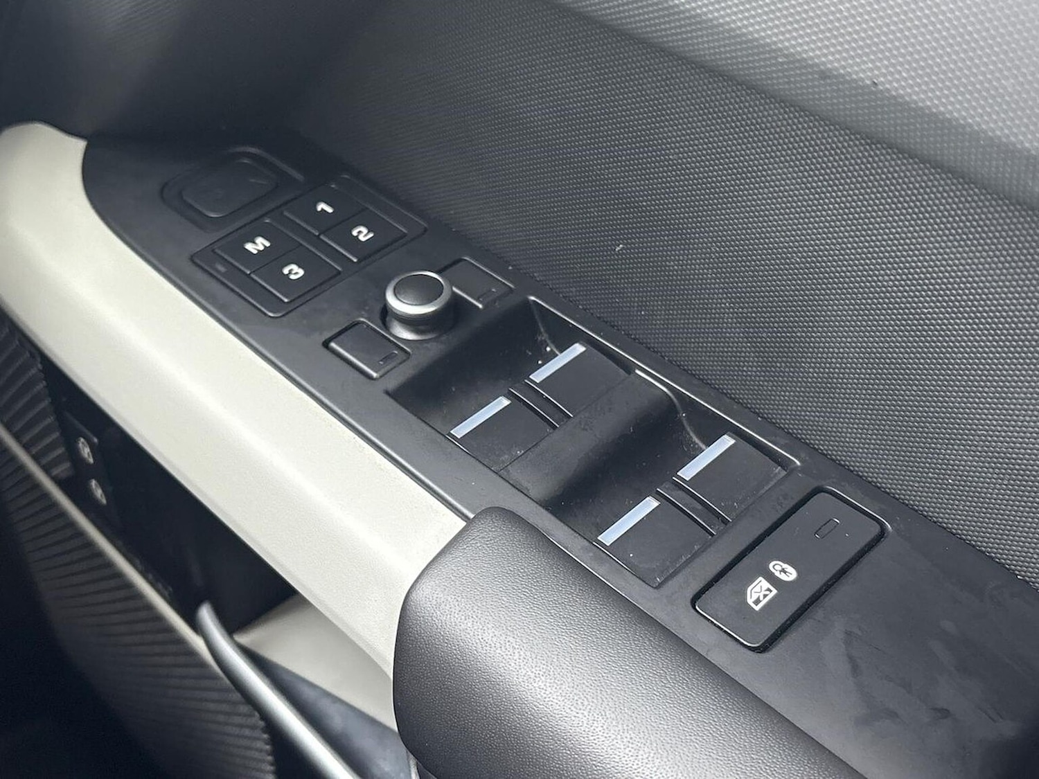 Used Land Rover Defender 2020 for sale - 76379273: Photo 21