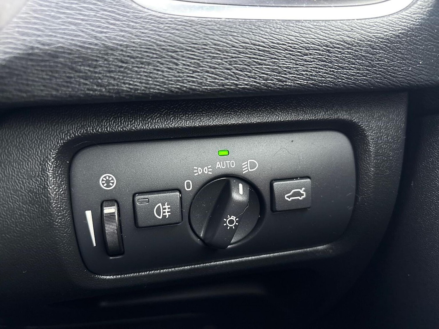 Used Volvo V40 2019 for sale - 77023404: Photo 22