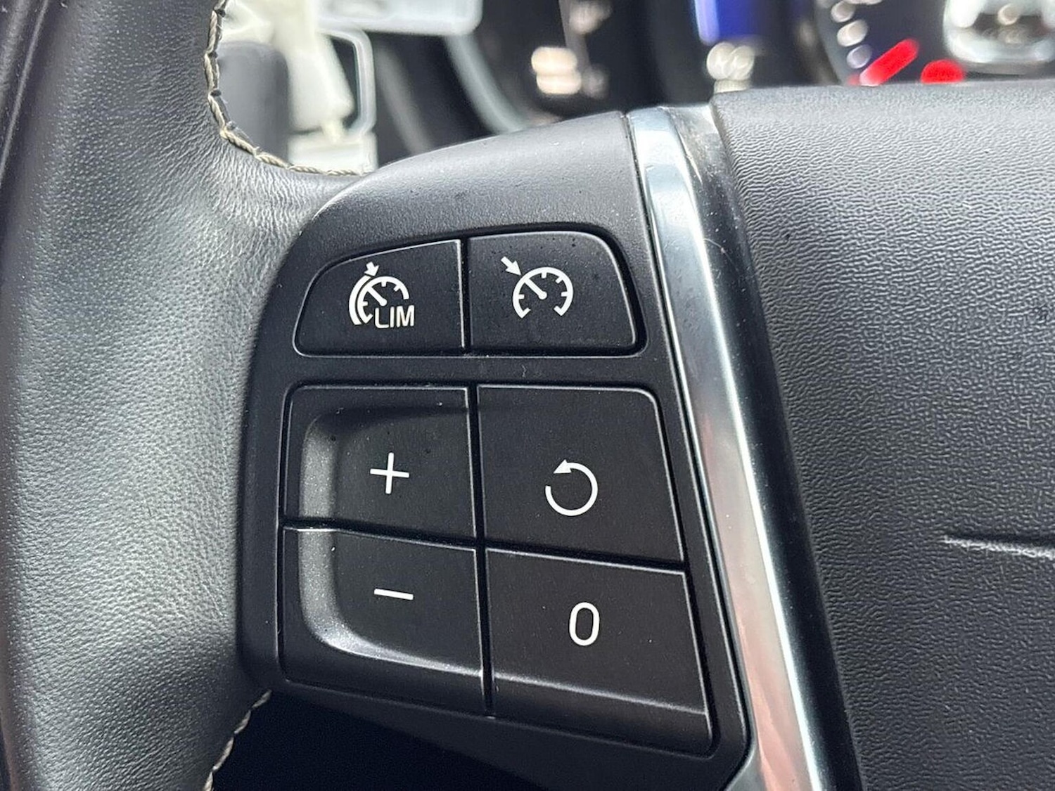 Used Volvo V40 2019 for sale - 77023404: Photo 26