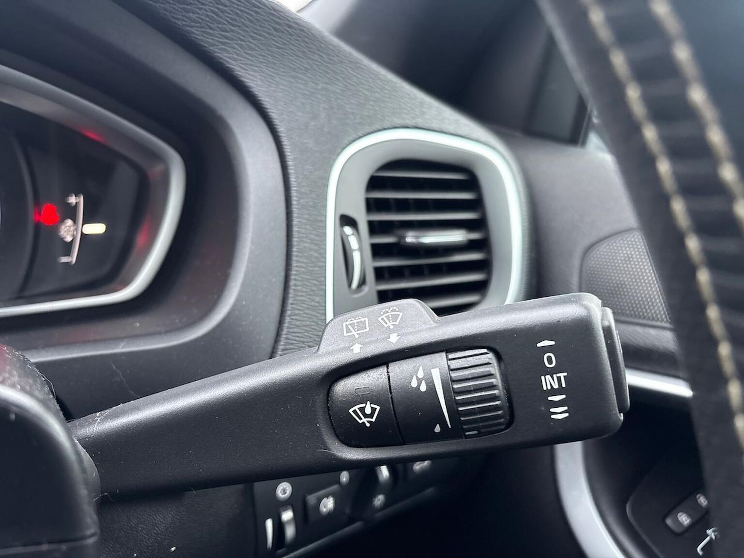 Used Volvo V40 2019 for sale - 77023404: Photo 29