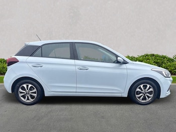 Used Hyundai i20 2020 for sale - 76127133: Photo 3