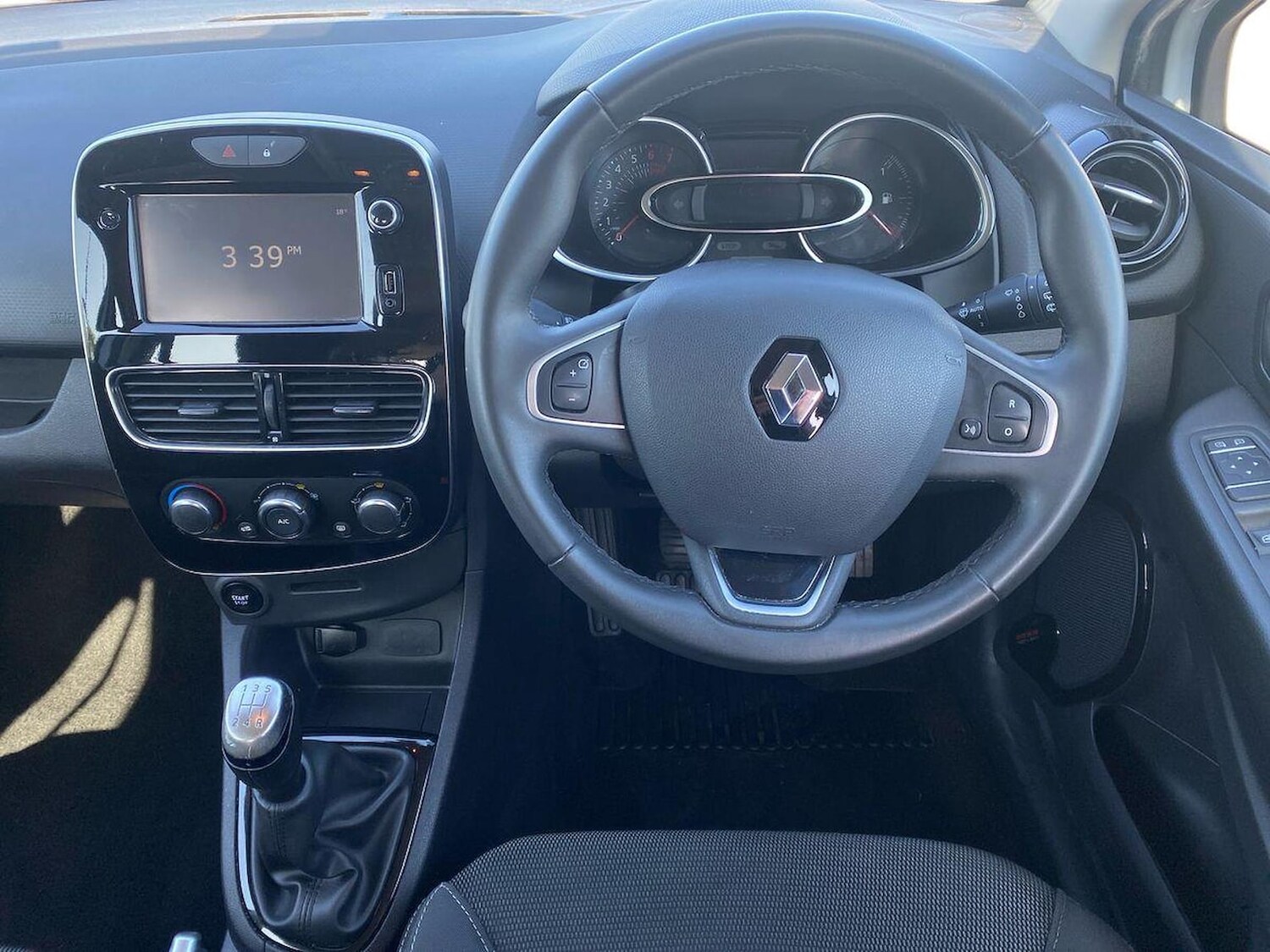 Used Renault Clio 2017 for sale - 78194912: Photo 11