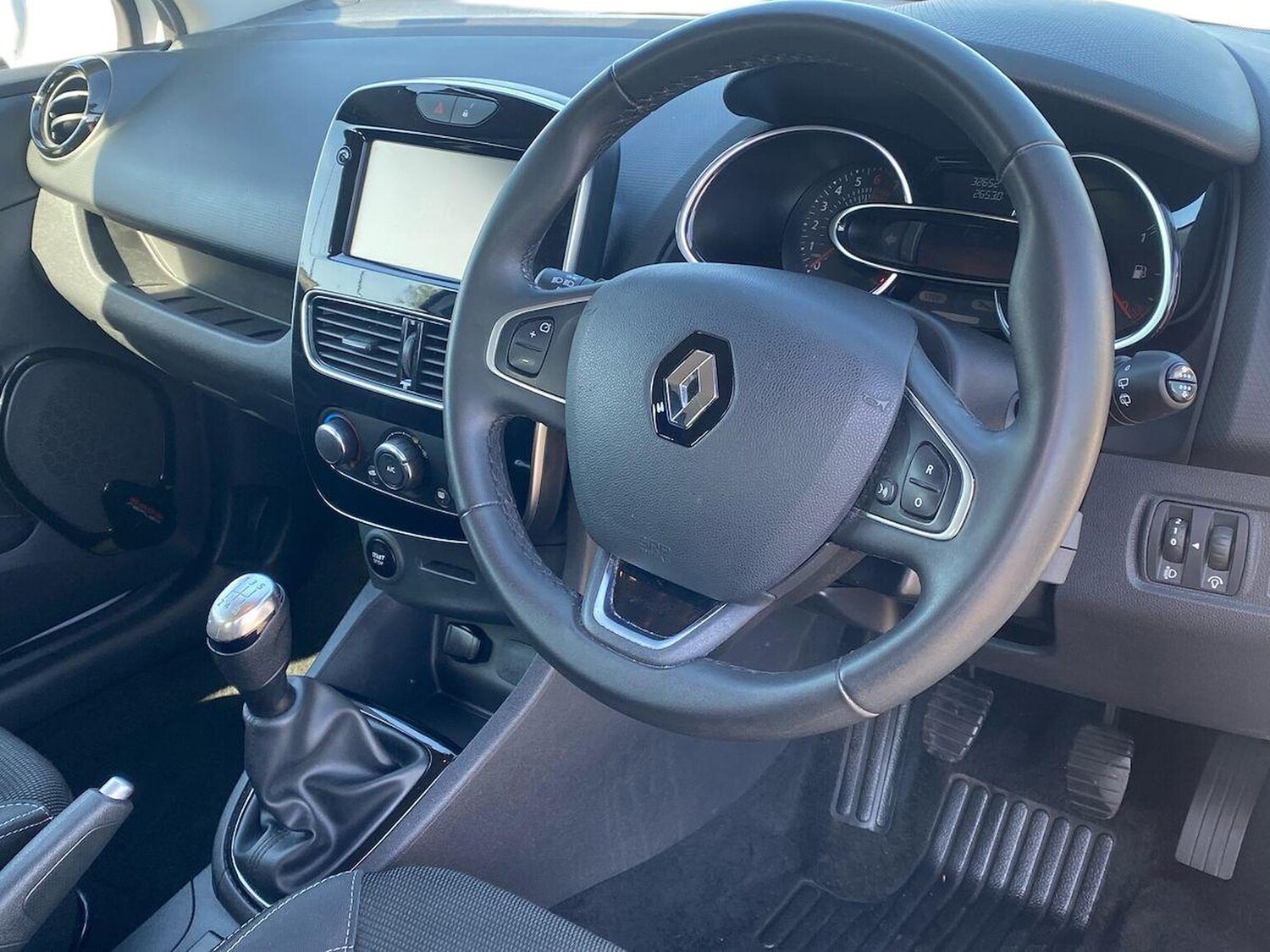 Used Renault Clio 2017 for sale - 78194912: Photo 17