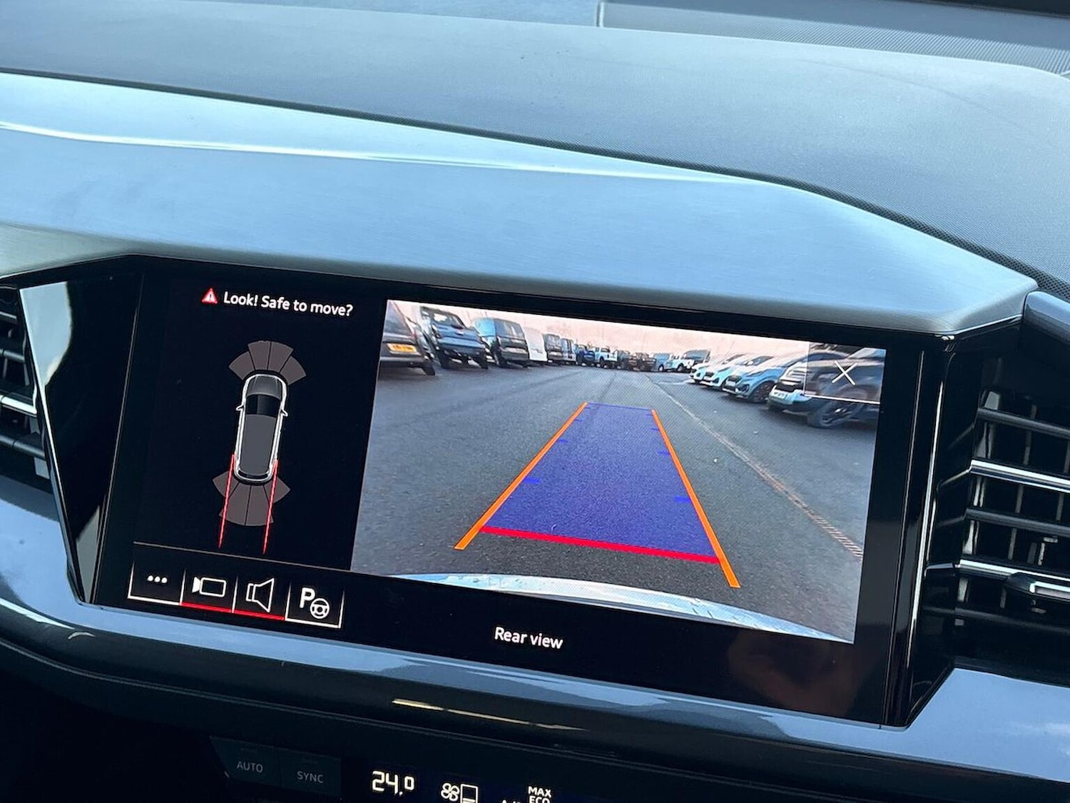 Used Audi Q4 e-tron 2022 for sale - 76497238: Photo 25