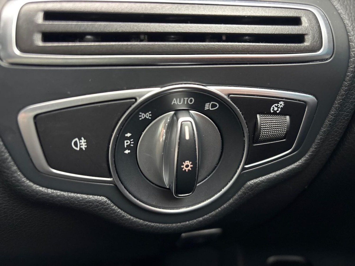 Used Mercedes-Benz GLC 2019 for sale - 77056976: Photo 24